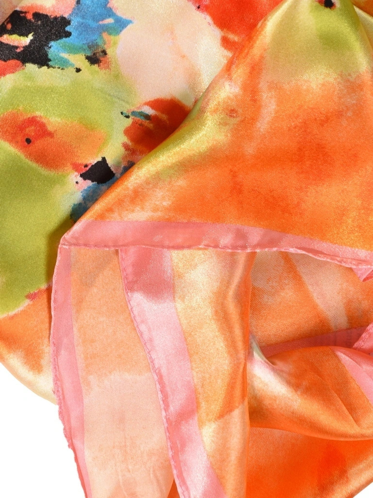 Wielokolorowa apaszka kwadratowa w kwiaty – lekki dodatek do eleganckich stylizacji 42150