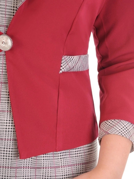 Elegancki kostium damski z sukienką w kratkę i żakietem – zaszewki wysmuklające talię 33878