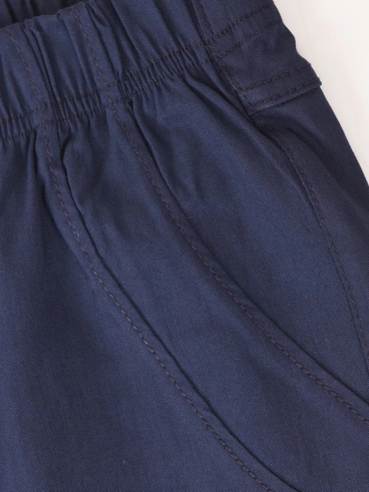 Granatowe spodnie damskie z prostymi nogawkami – uniwersalny element garderoby, idealny dla sylwetki plus size 37637