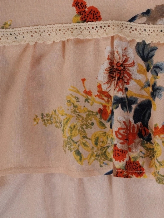 Wizytowa bluzka trapezowa z koronką w kwiaty – swobodny fason wysmuklający sylwetkę 19499