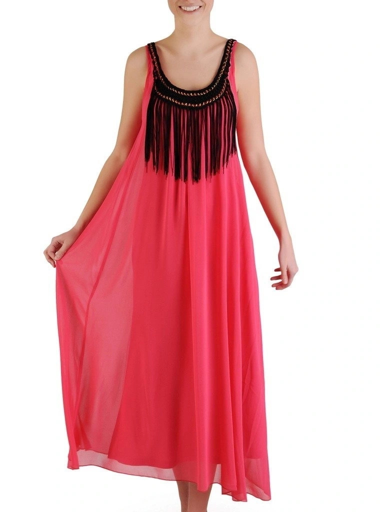 Elegancka sukienka trapezowa maxi amarantowa – tuszujący krój z efektowną klamrą 11642