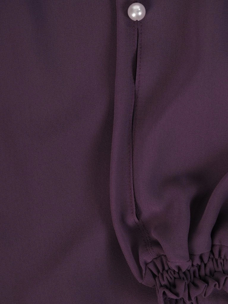 Elegancka fioletowa sukienka trapezowa do kolan – ozdobne rękawy 3/4 z perełkami 25807