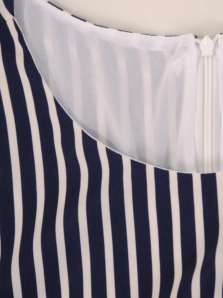 Granatowo-biała sukienka trapezowa w paski – fason wysmuklający sylwetkę na co dzień i do pracy 28870