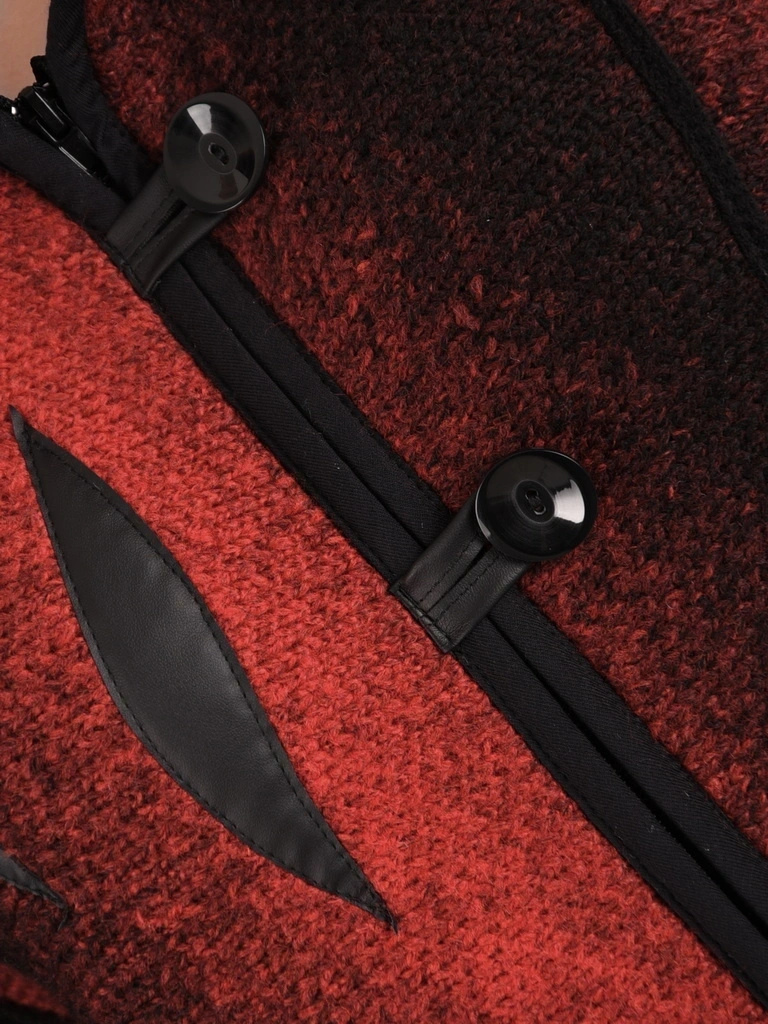 Czerwony elegancki sweter damski rozpinany – luźny krój z rękawem 3/4 i ozdobnymi guzikami 42182