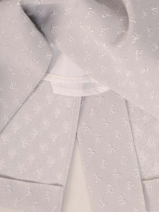 Elegancki kostium z połyskującej tkaniny w oryginalny wzór 30604
