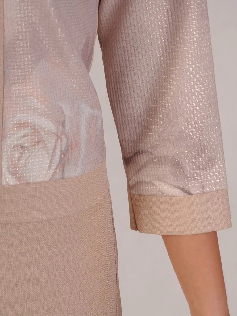 Beżowa sukienka wizytowa midi w jesienne kwiaty – prosty fason z imitacją żakietu wysmuklający sylwetkę 28666