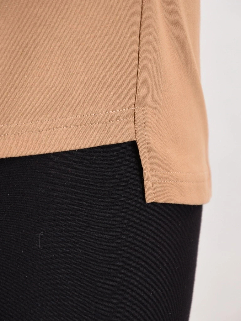 Elegancka bluzka bawełniana z długim rękawem camel – prosty fason z przedłużanym tyłem 41543
