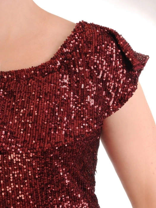 Wiśniowa suknia wieczorowa maxi rozkloszowana na sylwestra – cekinowy blask i fason wysmuklający sylwetkę 34278