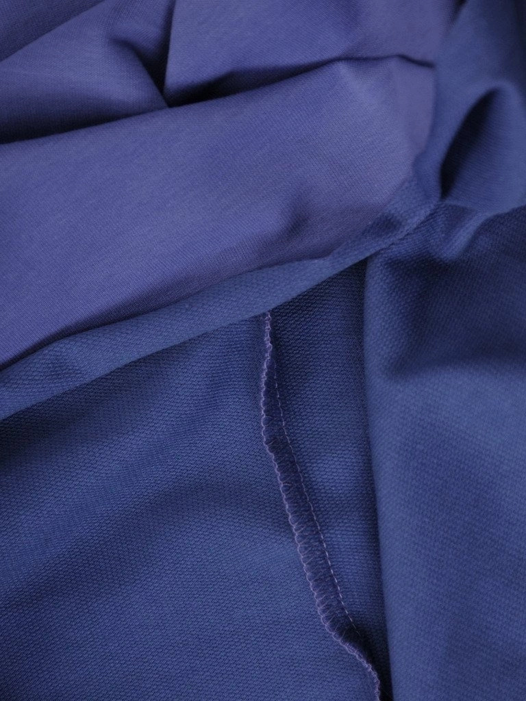 Elegancka sukienka ołówkowa z dekoltem w łódkę indygo – kobiecy fason modelujący sylwetkę 11584