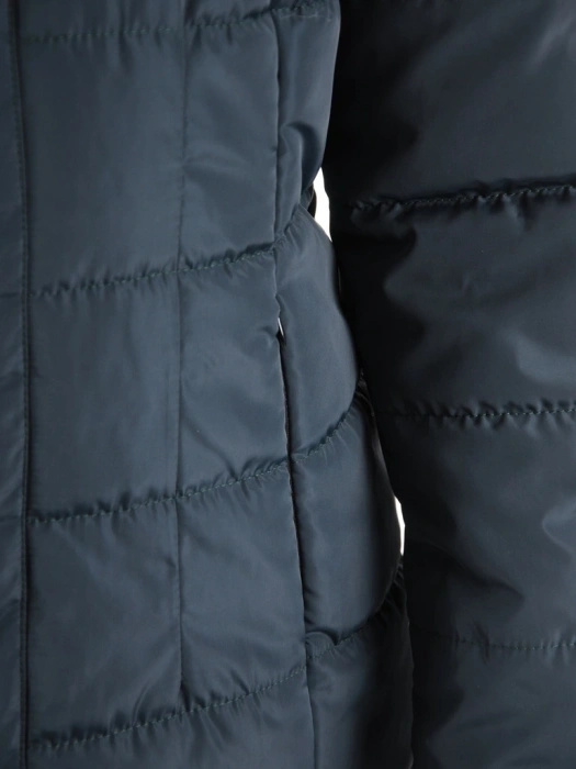 Głęboka butelkowa zieleń pikowana kurtka zimowa z kapturem plus size – wysmuklający, przedłużany fason z regulacją 38693