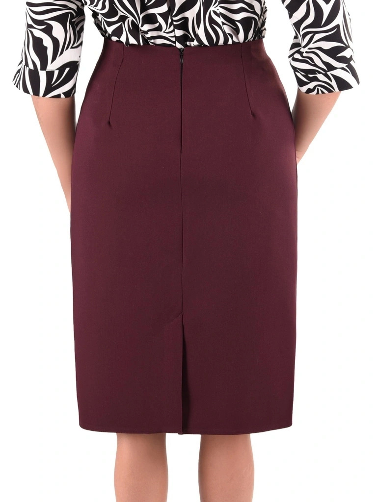 Śliwkowo-bordowa spódnica midi plus size w prostym fasonie – idealna do pracy i na eleganckie okazje z gumką w pasie 40666