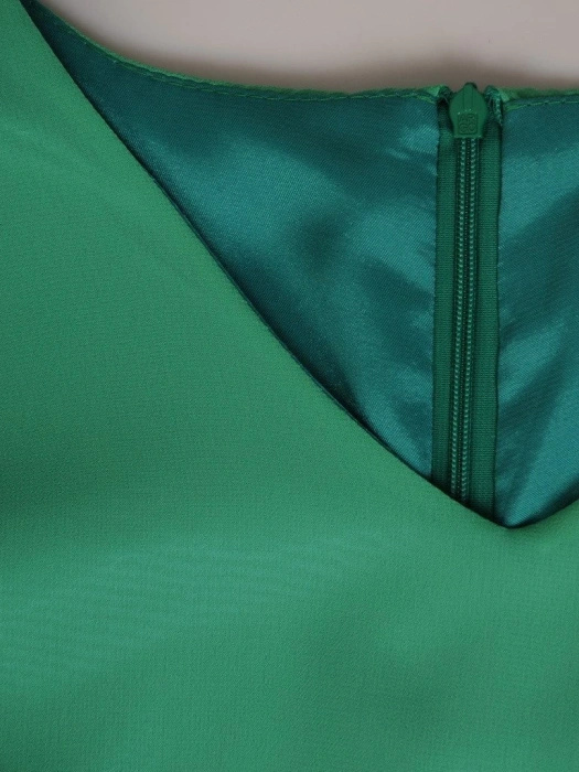 Zielona sukienka trapezowa midi z rozciętymi rękawami – swobodny fason maskujący biodra 19782
