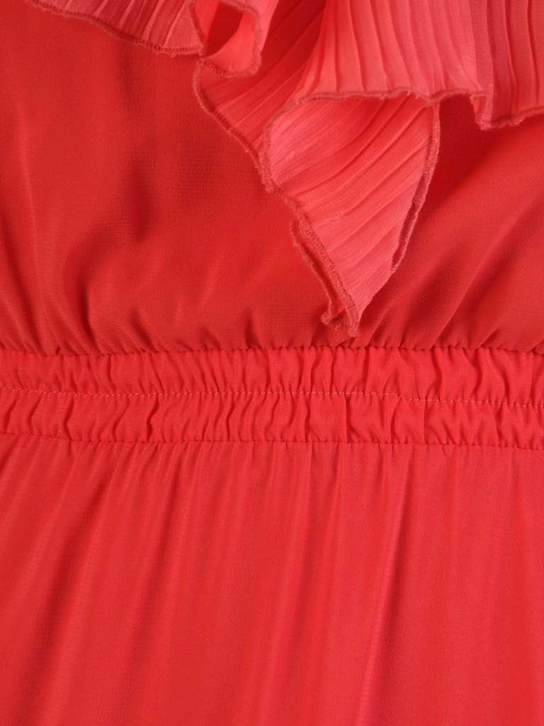 Elegancka koralowa sukienka rozkloszowana na wesele midi – zwiewny krój z dekoltem w serek podkreślający talię 26382