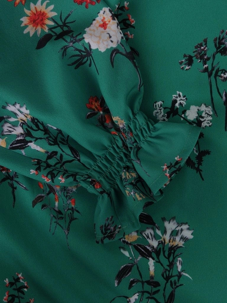 Elegancka zielona sukienka trapezowa w kwiaty – kobiecy fason maskujący biodra z rękawem 3/4 15673