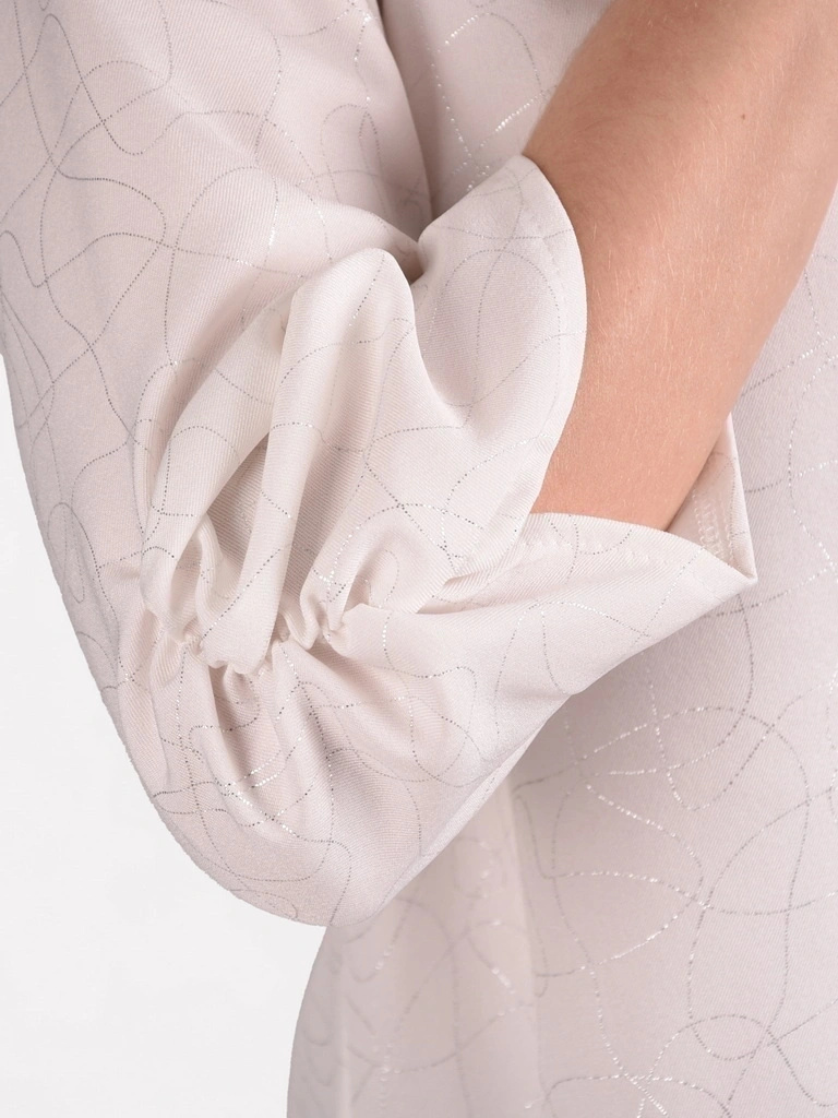 Elegancka bluzka wizytowa ze srebrnym wzorem – prosty fason z wysmuklającym dekoltem w serek 41092