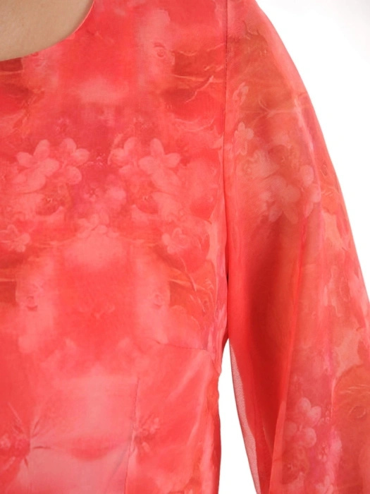 Elegancka sukienka rozkloszowana maxi w kwiaty – kobiecy krój pięknie modelujący sylwetkę 39275