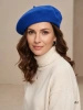 Elegancki beret damski wełniany szafirowy – francuski fason z antenką na jesień i zimę 40858