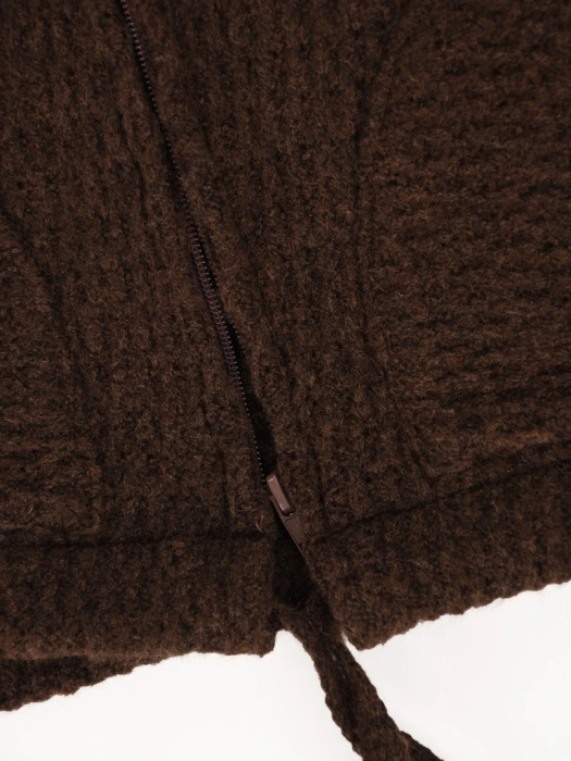 Elegancki sweter damski rozpinany w odcieniu brązu – prosty krój z kapturem i bufiastym rękawem 42174
