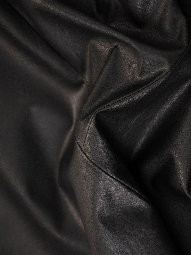 Elegancka sukienka wizytowa o prostym kroju – kontrastowe wstawki modelujące figurę 30526