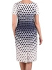 Elegancka sukienka midi w kontrastowy print o prostym kroju – wysmuklająca sylwetkę kreacja do biura 41544