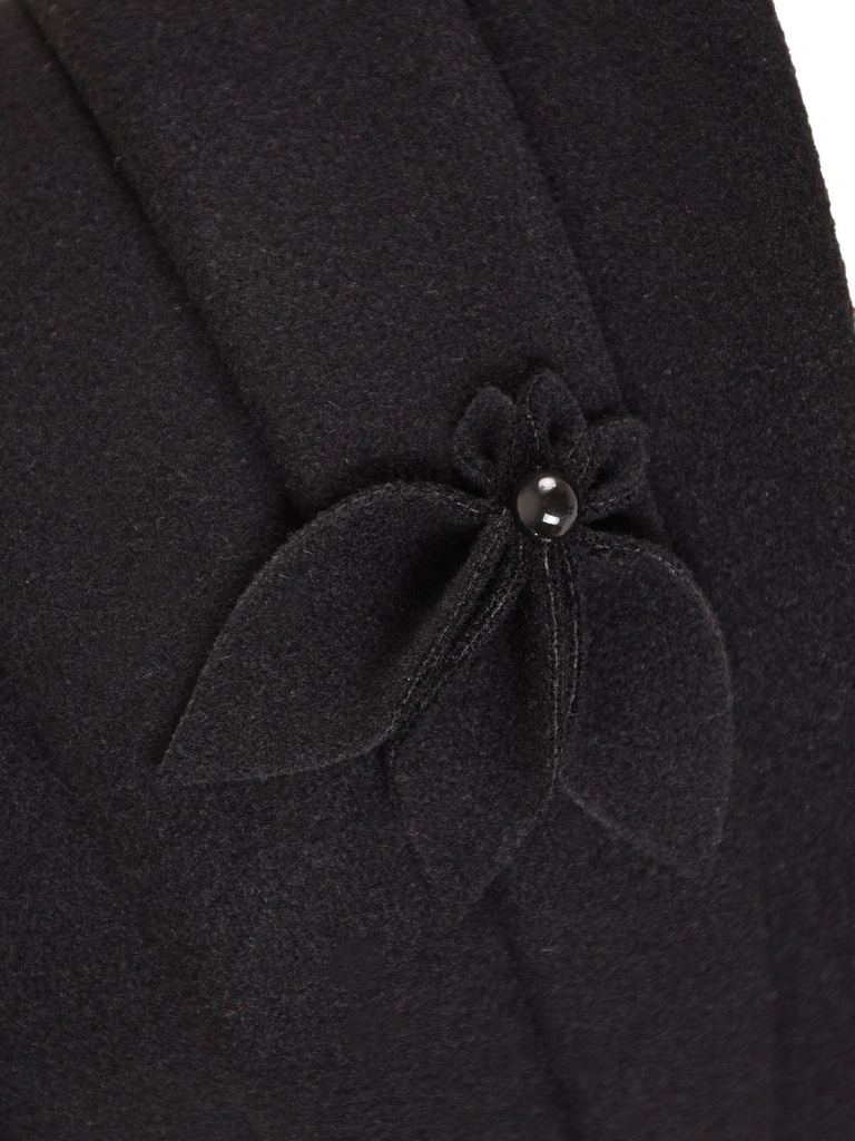Elegancki czarny kapelusz damski cloche na jesień i zimę – ocieplany model z ozdobną wstawką 42695