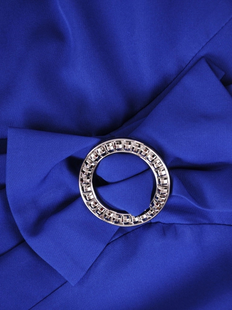 Chabrowa sukienka midi o prostym kroju – ozdobna kokarda podkreślająca elegancki styl 36587