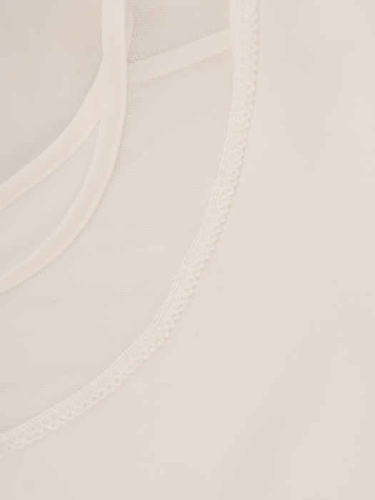Biała bluzka z tiulowym karczkiem i mankietami 31685