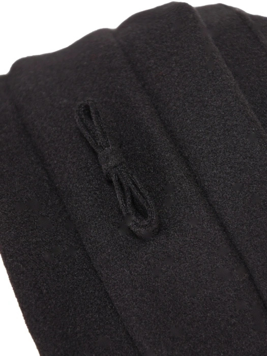 Elegancki czarny kapelusz zimowy cloche – stylowy fason z wywiniętym rondem 42727