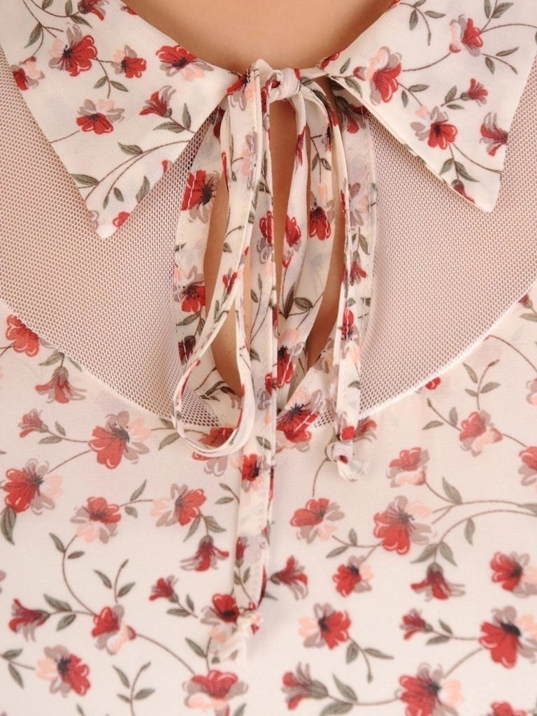 Elegancka sukienka trapezowa midi w kwiaty – swobodny krój maskujący biodra 28214