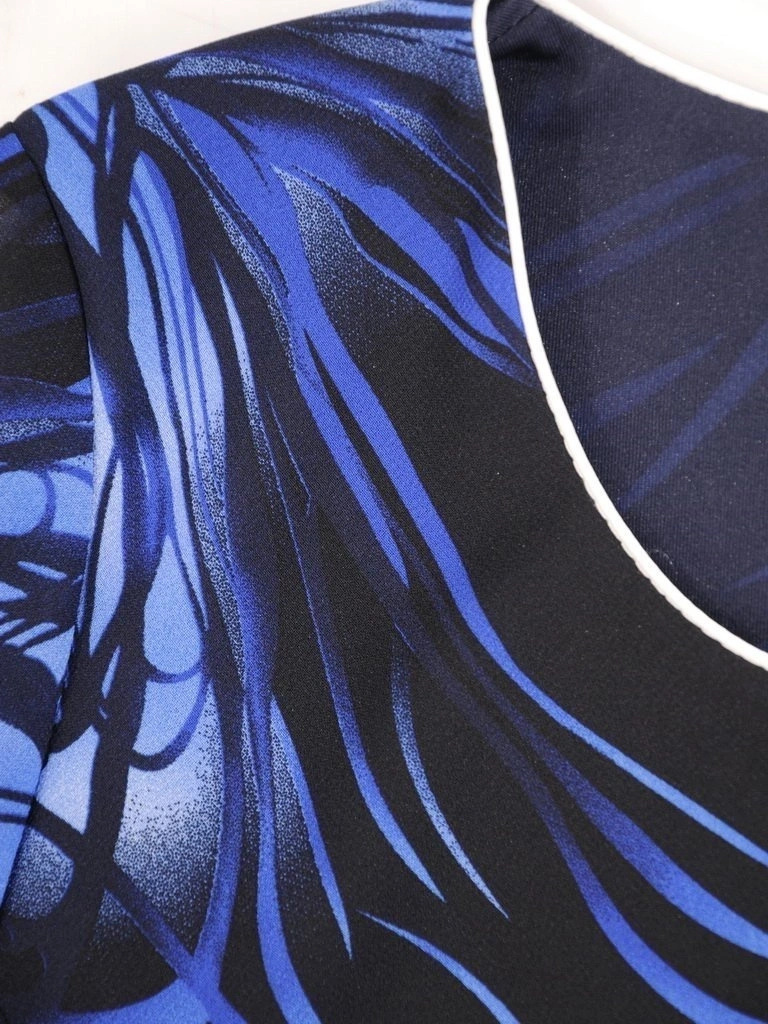 Elegancka garsonka damska na wesele z sukienką maxi – kobiecy fason z ozdobnym kwiatem 29888