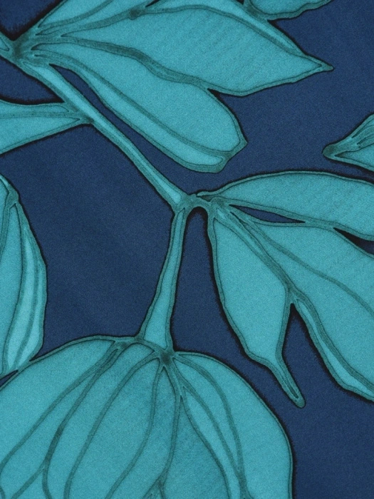 Ciemnozielona sukienka trapezowa w kwiaty z długim rękawem – swobodny krój tuszujący biodra 41405