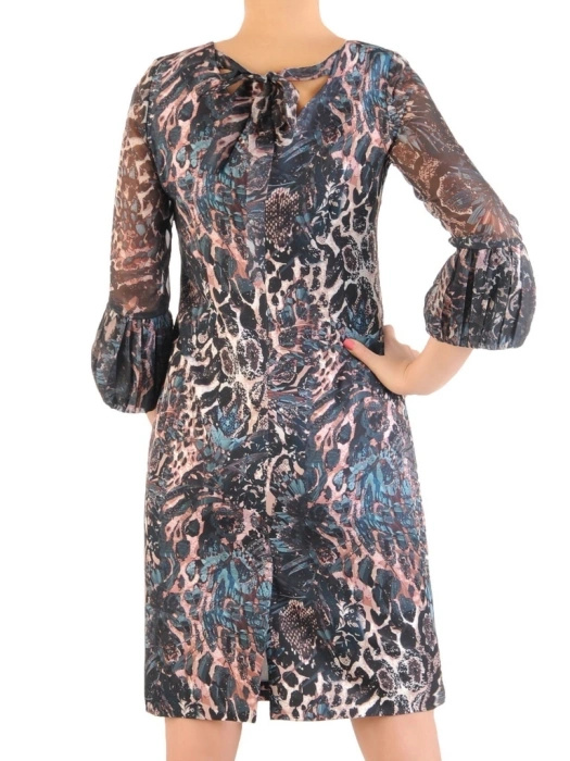 Elegancka sukienka midi w odcieniach butelkowej zieleni – prosty fason z kobiecym wiązaniem 34398