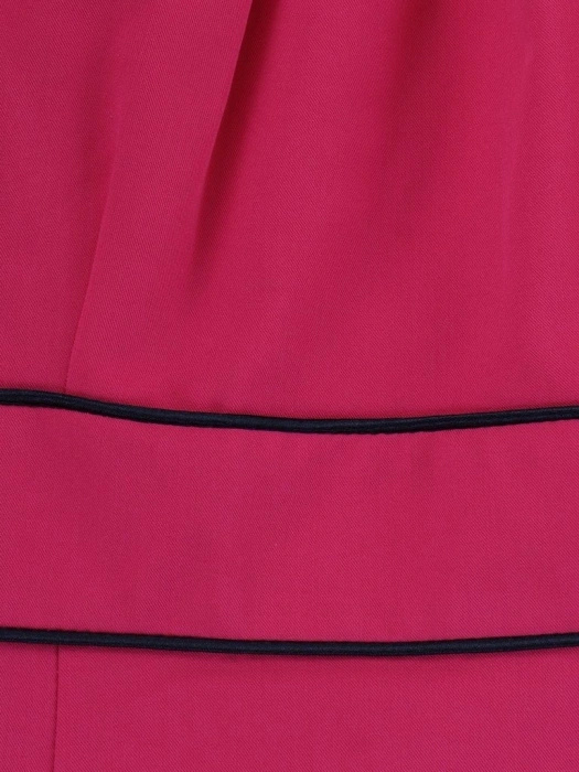 Elegancka sukienka midi rozkloszowana w odcieniu amarantu – zgrabnie podkreśla talię i maskuje biodra 4086
