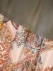 Rozkloszowana sukienka wizytowa w kwiaty – wysmuklający fason midi ze złotą nitką 34242
