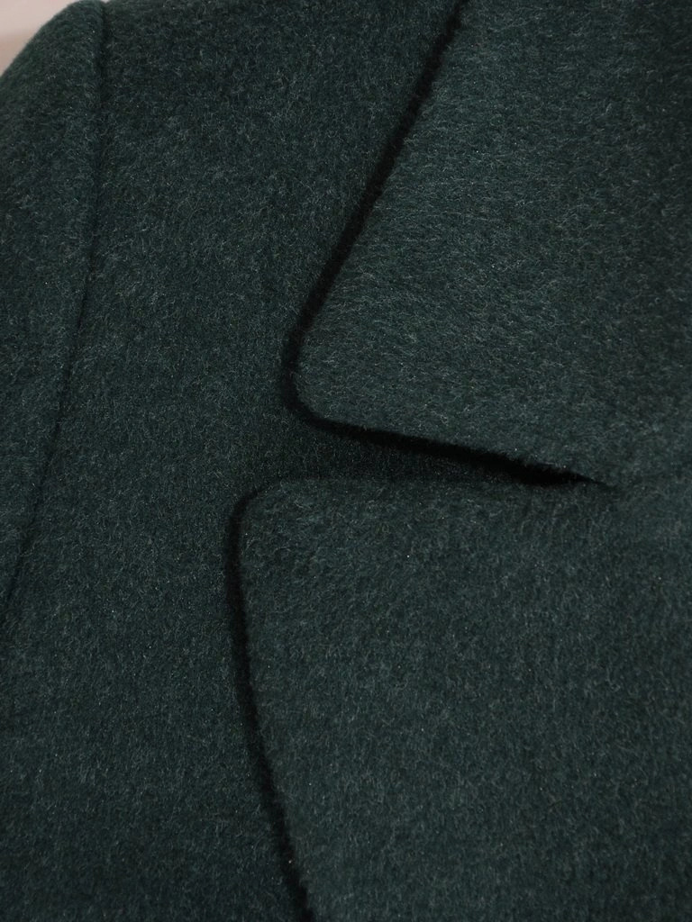 Elegancki zielony płaszcz damski na jesień i zimę – prosty fason z kołnierzem i wiązaniem 27793