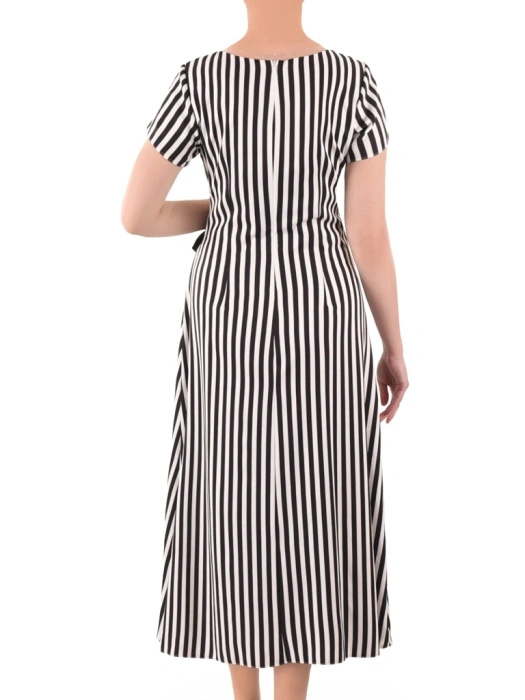 Elegancka sukienka rozkloszowana maxi w paski – kobiecy fason z wiązaniem podkreślającym talię 40005