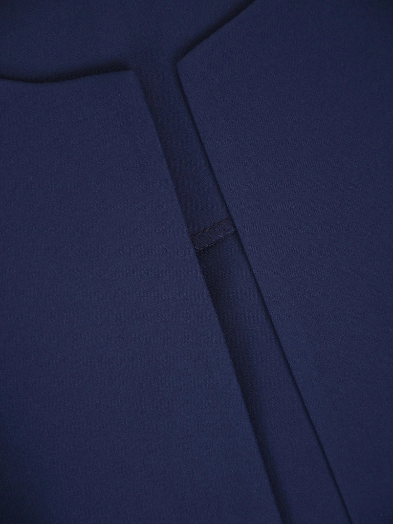 Elegancki komplet damski na wesele granatowy – rozkloszowana kreacja z prostym żakietem 41278