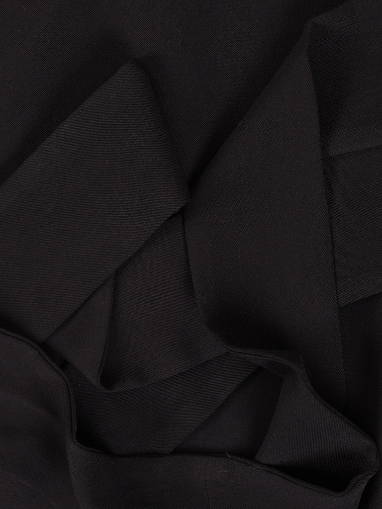 Czarna sukienka maxi rozkloszowana z akcentem w talii – elegancki model z odpinaną ozdobą 40454
