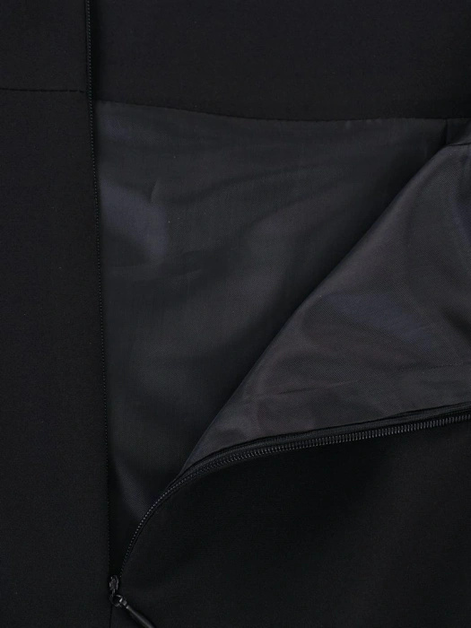 Elegancka czarna spódnica midi o prostym kroju – model z rozcięciem i podszewką na jesień i zimę 3475