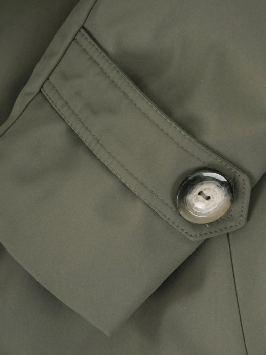 Stylowy płaszcz na jesień damski trencz khaki – kobiecy fason z paskiem modelującym sylwetkę 39409