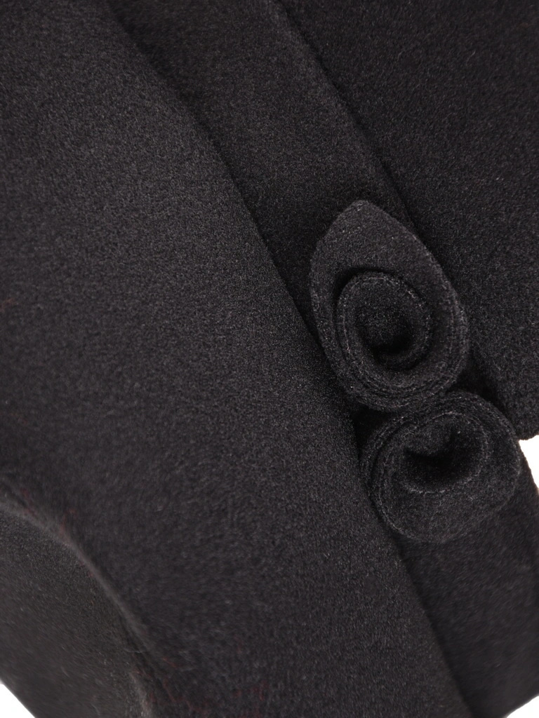 Elegancka czarna czapka z daszkiem damska, kaszkiet – ponadczasowy fason z ozdobną wstawką 42699