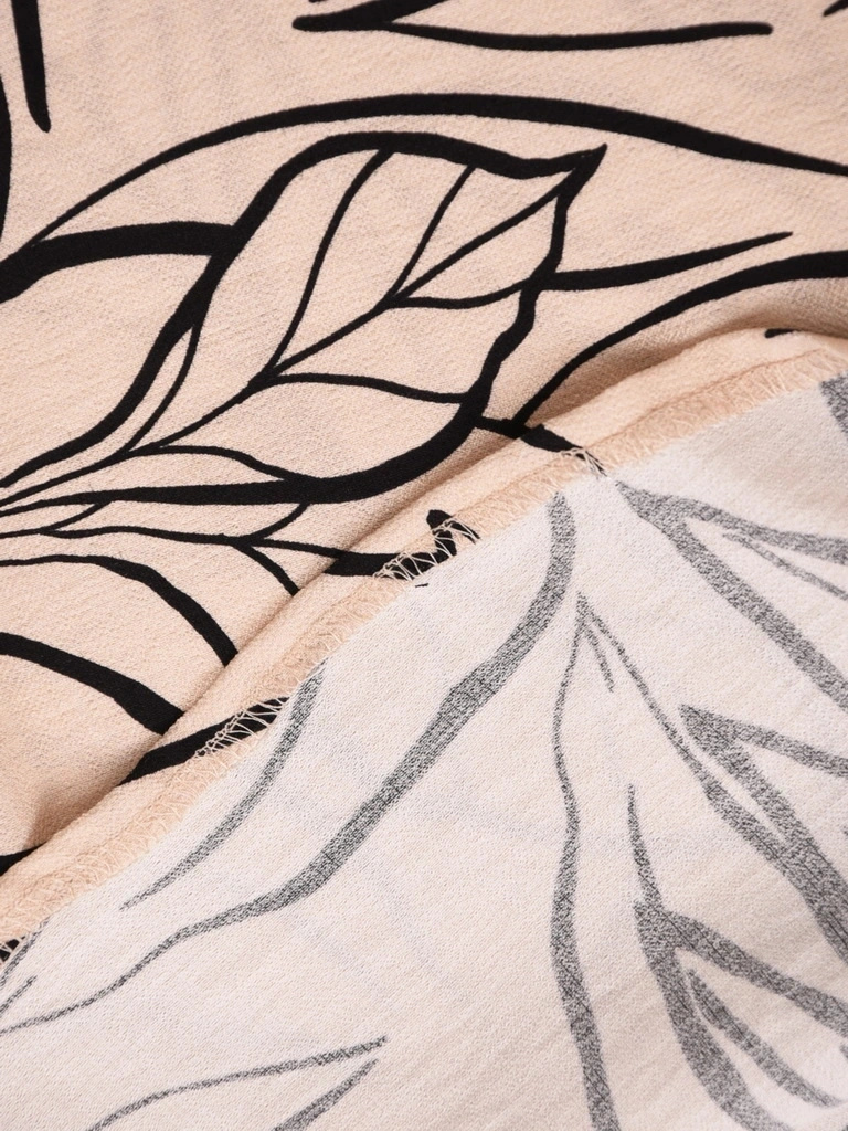 Wiskozowy komplet damski ze spodniami w liście – swobodny krój wysmuklający sylwetkę 41757