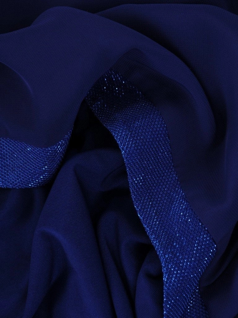 Chabrowa wizytowa sukienka midi o prostym kroju – lekkie rękawy kimono i ozdobne guziki na plecach 22965