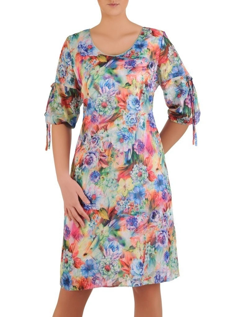Wzorzysta sukienka trapezowa w kwiaty midi – elegancki dekolt serek i delikatne perełki 25352