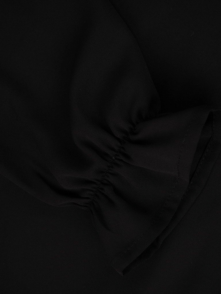 Stylowa czarna bluzka ze stójką i wiązaniem przy dekolcie – prosty fason, pięknie modelujący i maskujący figurę 18898