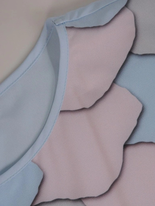 Wizytowa bluzka damska w pastelowy wzór – efektowne wiązanie modelujące sylwetkę 11566
