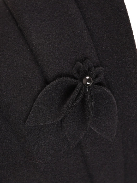 Elegancki czarny kapelusz damski cloche na jesień i zimę – ocieplany model z ozdobną wstawką 42695