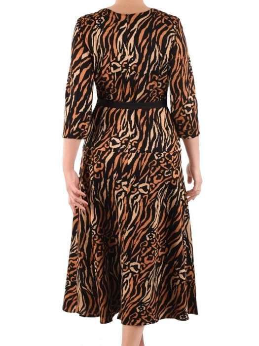 Pomarańczowa sukienka rozkloszowana maxi – stylowy zwierzęcy print z paskiem podkreślającym talię 40435