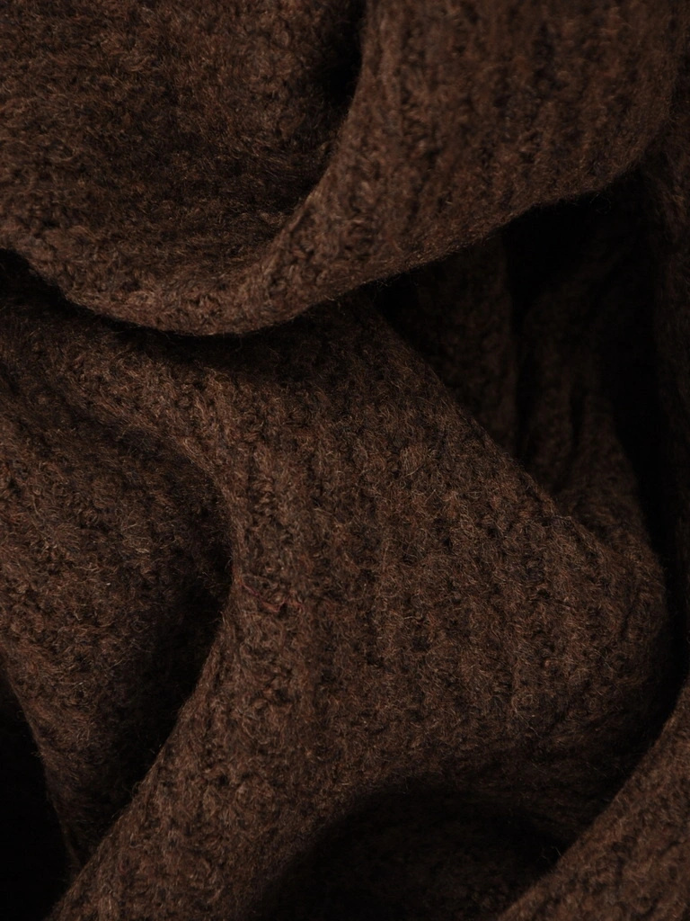 Elegancki sweter damski rozpinany w odcieniu brązu – prosty krój z kapturem i bufiastym rękawem 42174