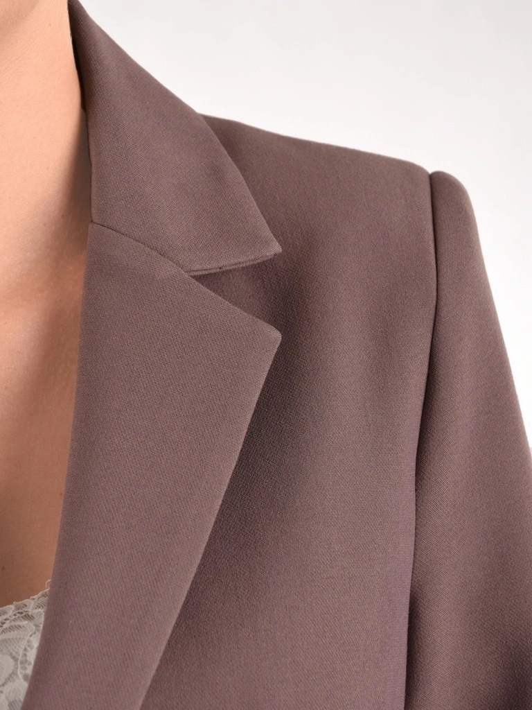 Elegancki żakiet damski do sukienki fango – swobodny, prosty fason wysmuklający sylwetkę 42314